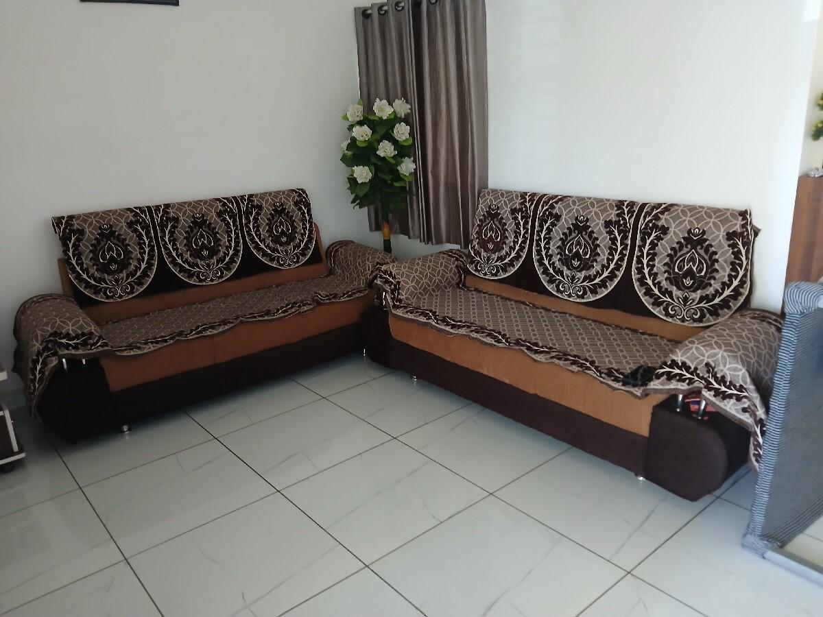 3 સીટર વાળા 2 સોફા સેટ
