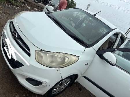 ફોર વ્હીલ-કાર વેચવાની છે