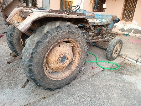 ફોર્ડ ટ્રેક્ટર દેવાનું છે