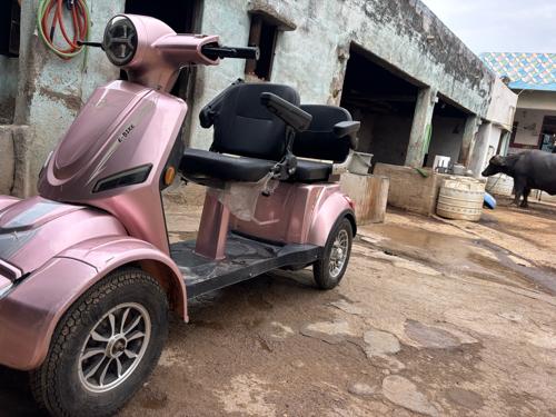 ફોર વ્હીલ ગાડી છે સ્કૂટી…