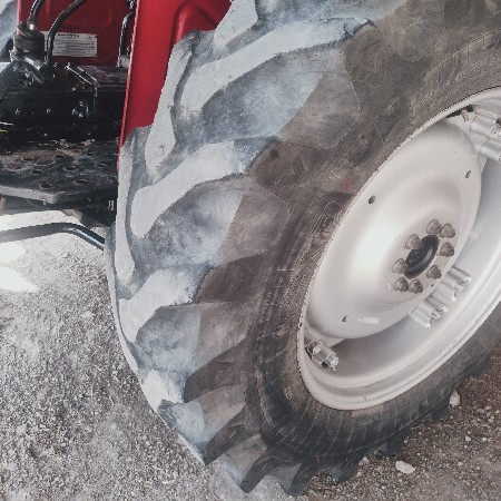 tractor naa tyar