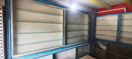 દુકાન માટેના ઘોડા અને ટેબલ