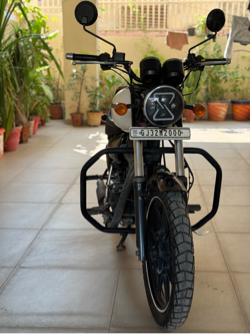 બુલેટ વેચવાની છે.
