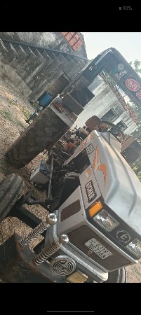 ટ્રેકટર વેચવાનું છે