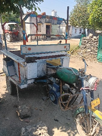 છકડો રીક્ષા વેચવાની છે