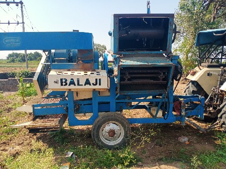 થ્રેસર વેચવાનું છે બધાય ચારણા છે