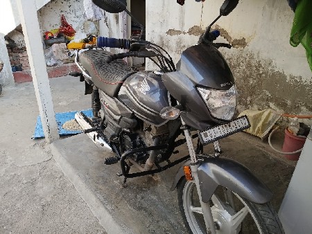 ટુવીલ વેચવાનું છે અને ફોરવીલ લેવાન