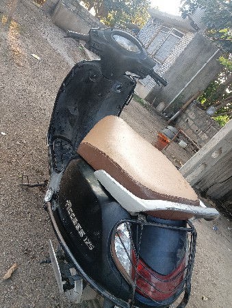 વેચવાની છે