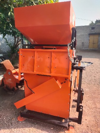 દિસ્તોનાર મગફળી સાફ કરવા માટે