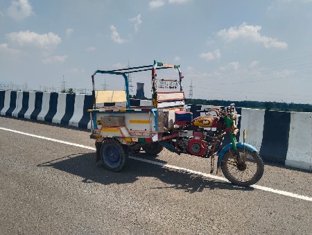 છકડો રીક્ષા વેચવાનો છે.