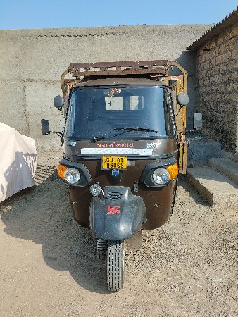પ્યાગો લોડીંગ રિક્ષા