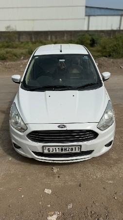ફોરવીલ કાર વેચવાની છે