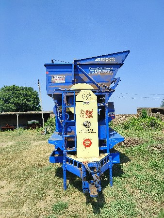 વિશાલ મગફળી થ્રેસર વેચવાનું છે.
