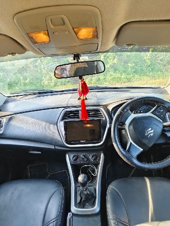 ફોર વ્હીલ-કાર વેચવાની છે