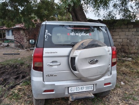 સાટે બીજી બોલેરો અથવા કેમ્પર